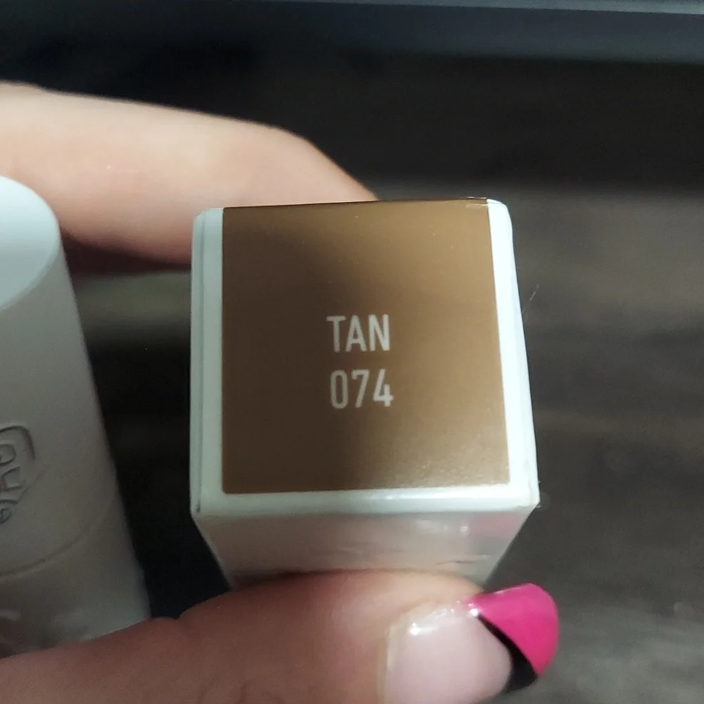 💋⭐KVD Tan True Portrait Foundation